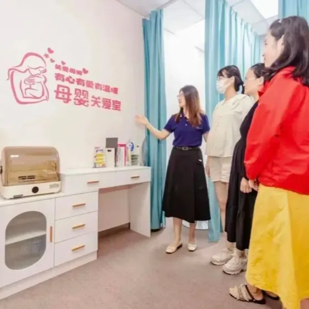 我们有针对女性员工的孕期、产期、哺乳期保护政策。