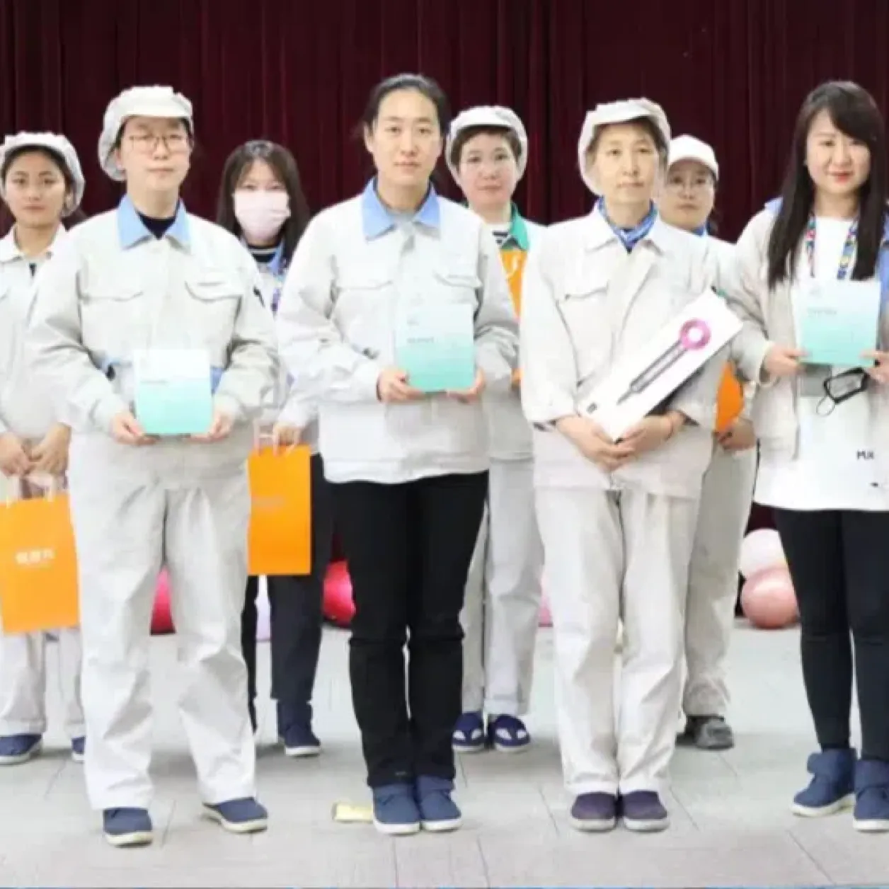 我们提供特定的政策或活动，帮助职场女性更好的平衡家庭与工作。