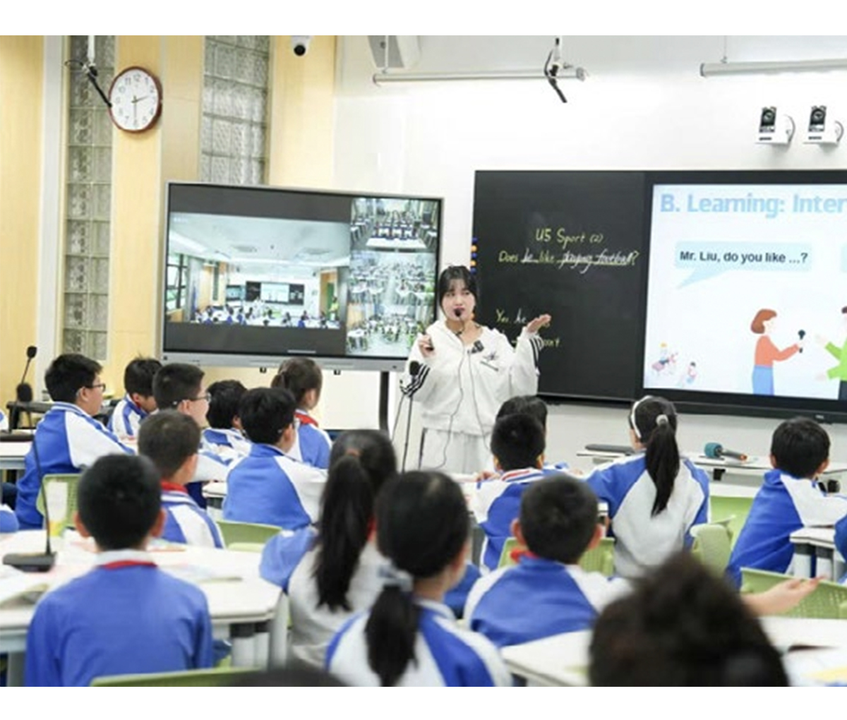 “TCL 智慧教室”开展四校跨学科融合联动课堂